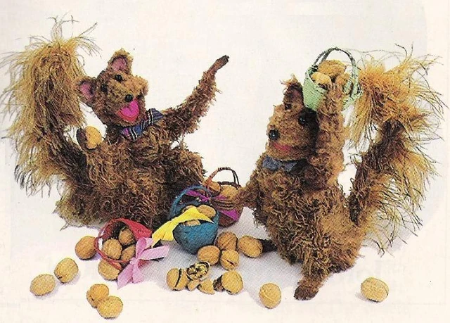 File:Squirrels.JPG