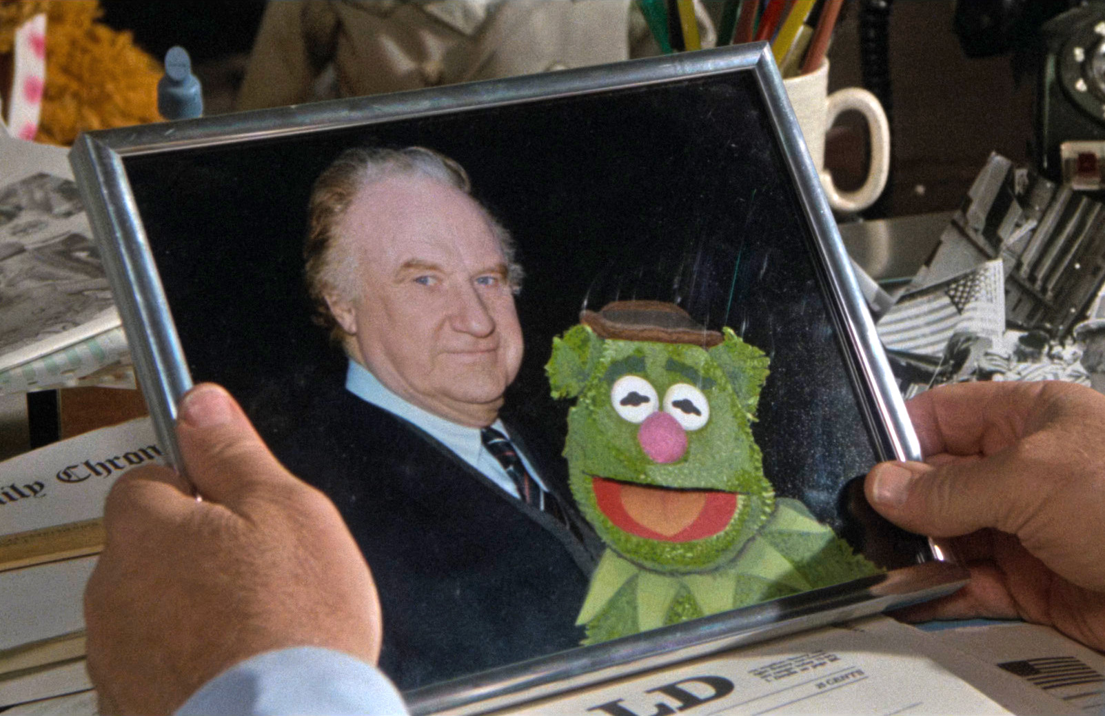 http://images1.wikia.nocookie.net/__cb20060225223432/muppet/images/1/19/Fozzieandkermitsdad.jpg