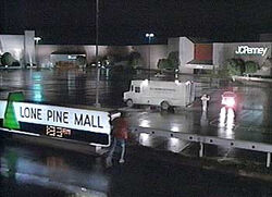 250px-Lone_pine_mall.jpg