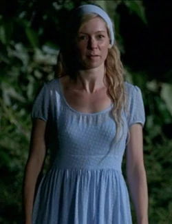 3x20 emily is creepy.jpg