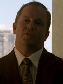 1x05hotelmanagercloseup.JPG