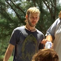 3x05-charlie-tshirt