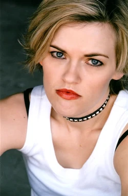 KariWahlgren.jpeg