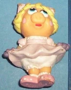 Rainbow1986BabyPiggyCurtsy