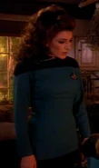 Deanna Troi in Galauniform