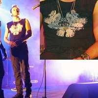 1x07 Liam tshirt2.jpg