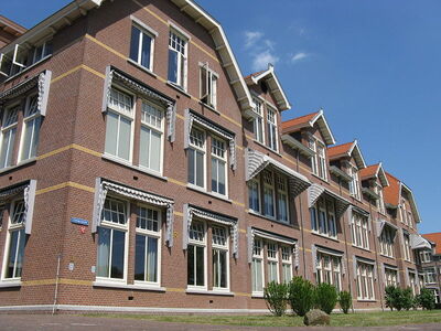 800px-Academic building UCU