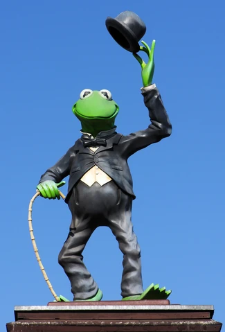 File:KermitasChaplinStatue.JPG