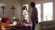 5x02HurleyWohnzimmer2