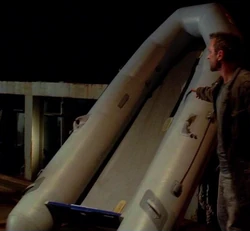4x08 Schlauchboot.jpg