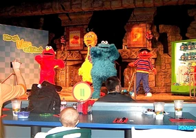 Buschgardens-dinewithelmo2