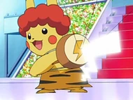 EP555 Pikachu actuando