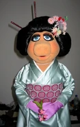 Marc-jacobs-miss-piggy-photos-2