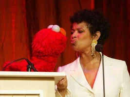 Allen elmo kiss