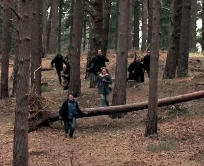Snatchers chasing Harry Potter and Hermione Granger 03