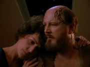 Lwaxana trauert mit Timicin