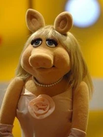 TF1-MuppetsTV-PhotoGallery-04-MissPeggy