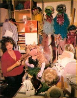BarbaraDavis-and-MissPiggy-1980-02b