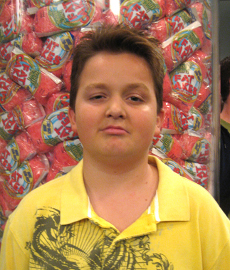 http://images1.wikia.nocookie.net/__cb20100513044626/icarly/pt-br/images/8/80/Gibby1.jpg