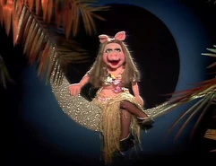 Miss piggy moon
