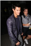 Talylor-Lautner-in-LA-jacob-black-8375340-224-334