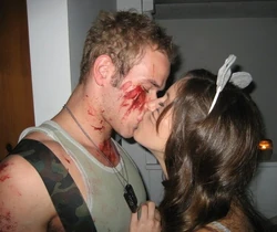 Kellan-lutz-kissing-ashley-greene