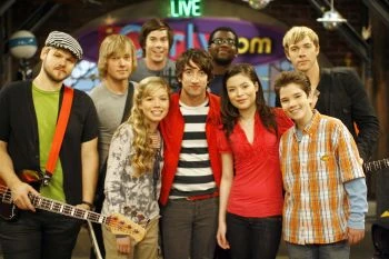 http://images1.wikia.nocookie.net/__cb20100810230839/icarly/images/c/cb/ICarly_crew_with_Plain_White_T%27s.jpg