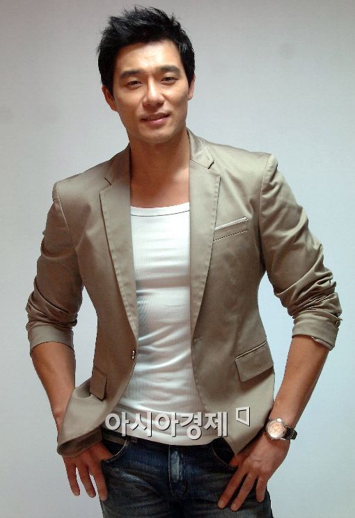 Lee Tae Gon “The Handsome Actor’s Interview (Video & Photos Link) | De