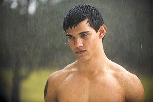 New-moon-jacob-rain.jpg (53 KB)