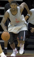 NBA09 HOU Artest