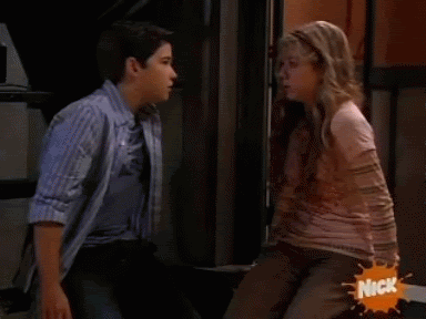 http://images1.wikia.nocookie.net/__cb20100928211430/icarly/images/6/6b/IKissMovement.gif