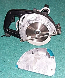 499px-Makita-cold-saw-catcher