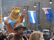 Bearinthebigbluehouseballoon04