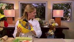 TheMuppetsKitchen-World'sBiggestSandwich-Yolanda.jpg
