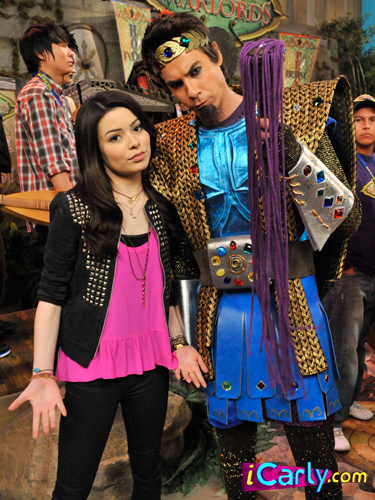 http://images1.wikia.nocookie.net/__cb20101120034254/icarly/images/3/39/64358_2110292418.jpg