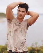 Taylor-lautner-813
