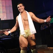 http://images1.wikia.nocookie.net/__cb20110115114922/prowrestling/images/thumb/3/37/Alberto-del-rio-stylish-entrance-pictures.jpg/184px-Alberto-del-rio-stylish-entrance-pictures.jpg