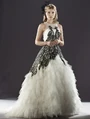 DH1 Fleur dela Cour in her wedding gown 01.jpg
