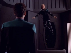 Bashir watches Melora in zero gravity