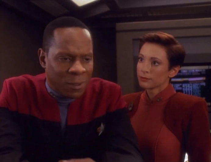 Kira_argues_with_Sisko_over_Trakor's_prophecy.jpg