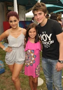 Ariana+Grande+21st+Anniversary+Time+Heroes+-81 QLwj4Bzl
