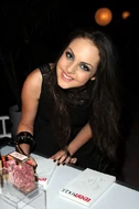 Elizabeth+Gillies+Michael+Kors+Hollywood+Fragrance+iSeDxkpGQ5bl