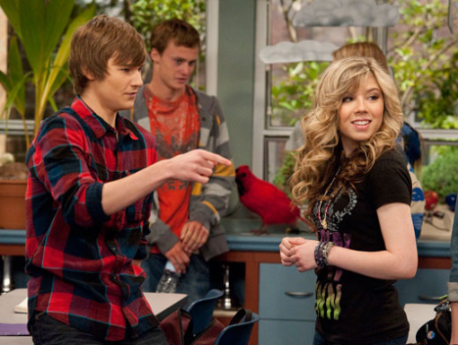 nathan kress and jennette mccurdy kissing. nathan kress and jennette