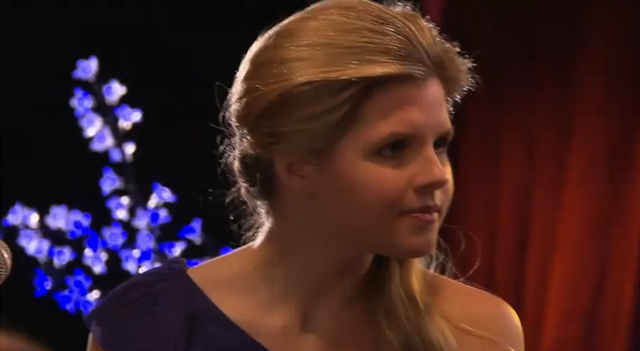 File:Amber-amber-millington-from-the-house-of-anubis-20897249-734-403.png