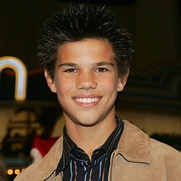 Taylor lautner cheaper by the dozen 2 4