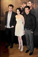 Taylor lautner paris-297x450