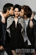 -New-Entertainment-Weekly-Outtakes-With-Robert-Pattinson-Kristen-Stewart-Taylor-Lautner-robert-pattinson-10805532-320-480