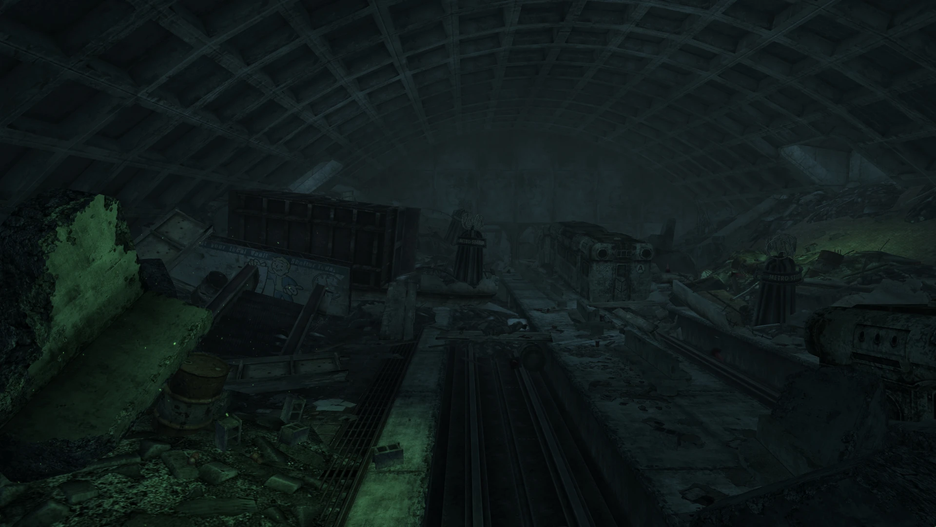 Arlington_Falls_Church_Metro_interior.jpg