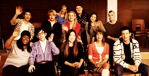 http://images1.wikia.nocookie.net/__cb20110715223210/glee/images/2/27/Hi_glee_cast.gif