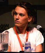 515px-JamieCampbellBowerCCJuly09